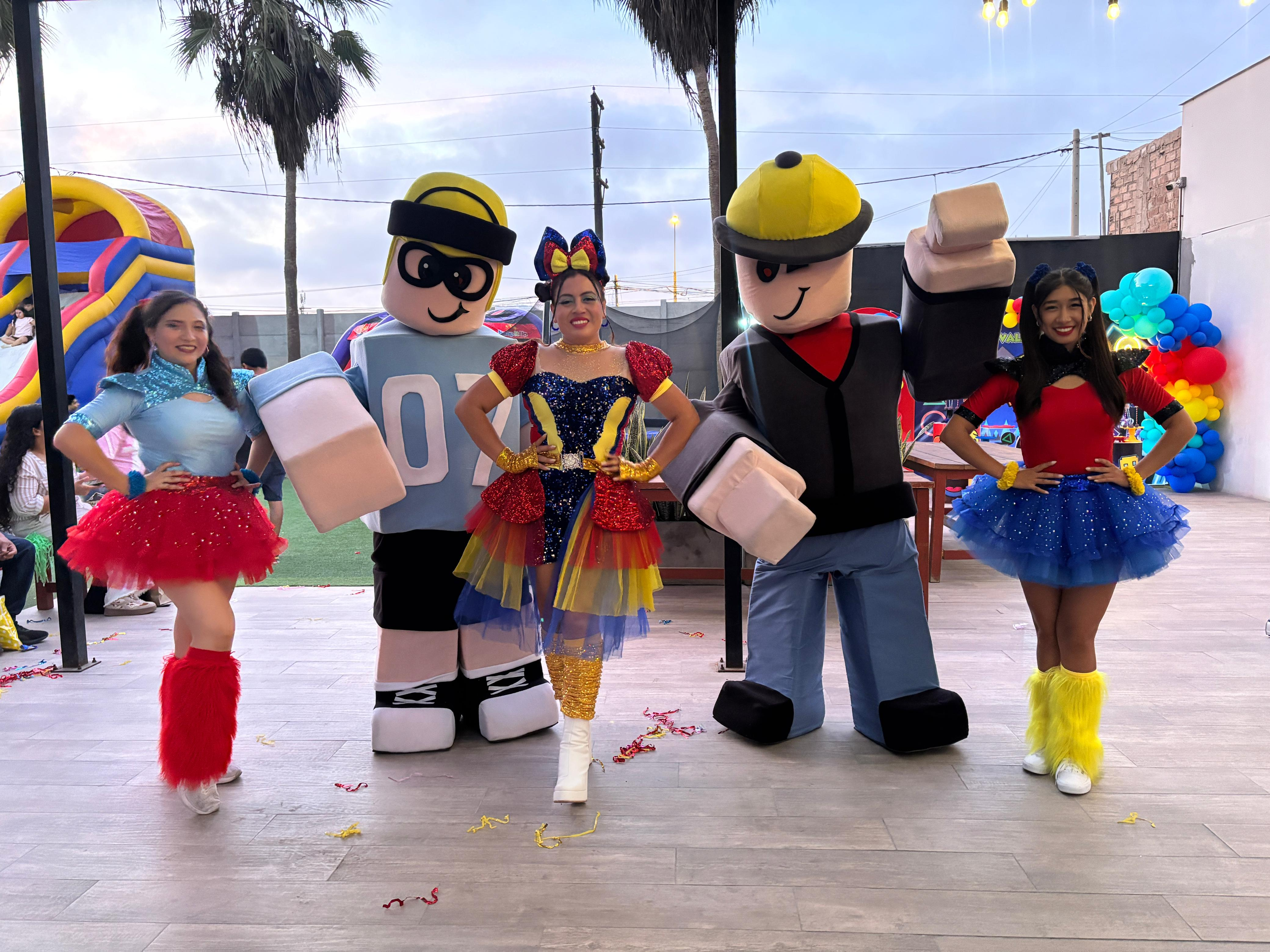 Personajes de Roblox en Show Infantil